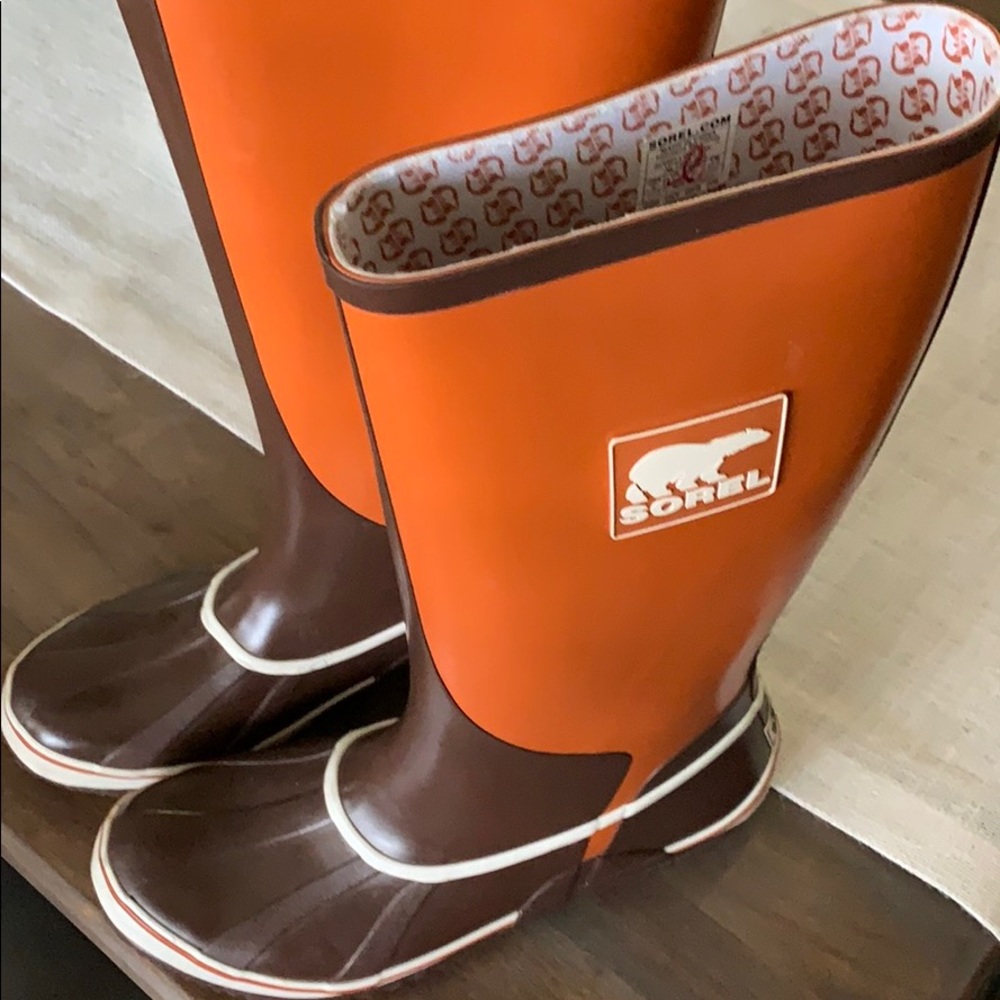 Adorable pair of tall Sorel rain boots.